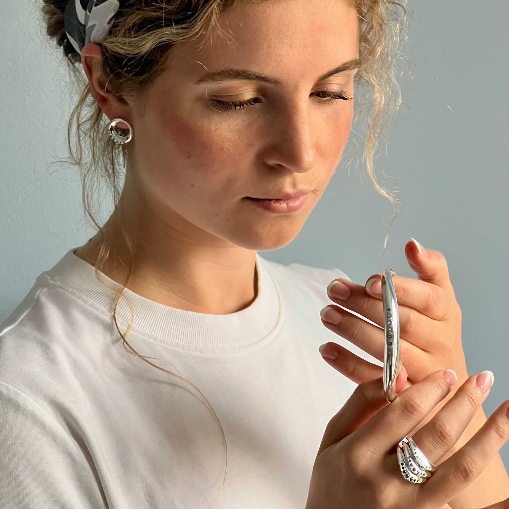 Silver and Brilliant-Cut Aquamarine Wave Ring